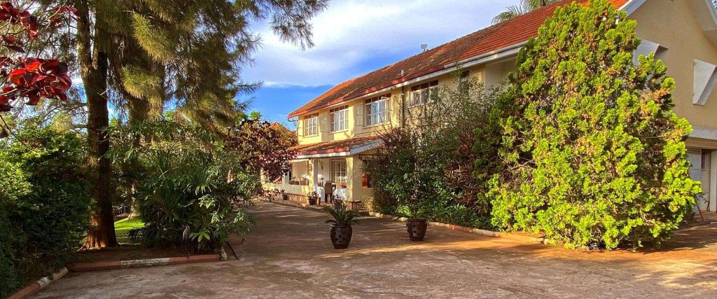 karibu guesthouse entebbe safari lodge