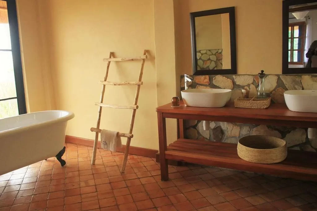 Elephant Plains Lodge bathrooms and accommodation in Queen Elizabeth National Park
